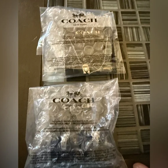 -RESERVED-
COACH BUNDLE
Signature Pearl Huggie Earrings & Pearl Pendant Necklace - Picture 1 of 5